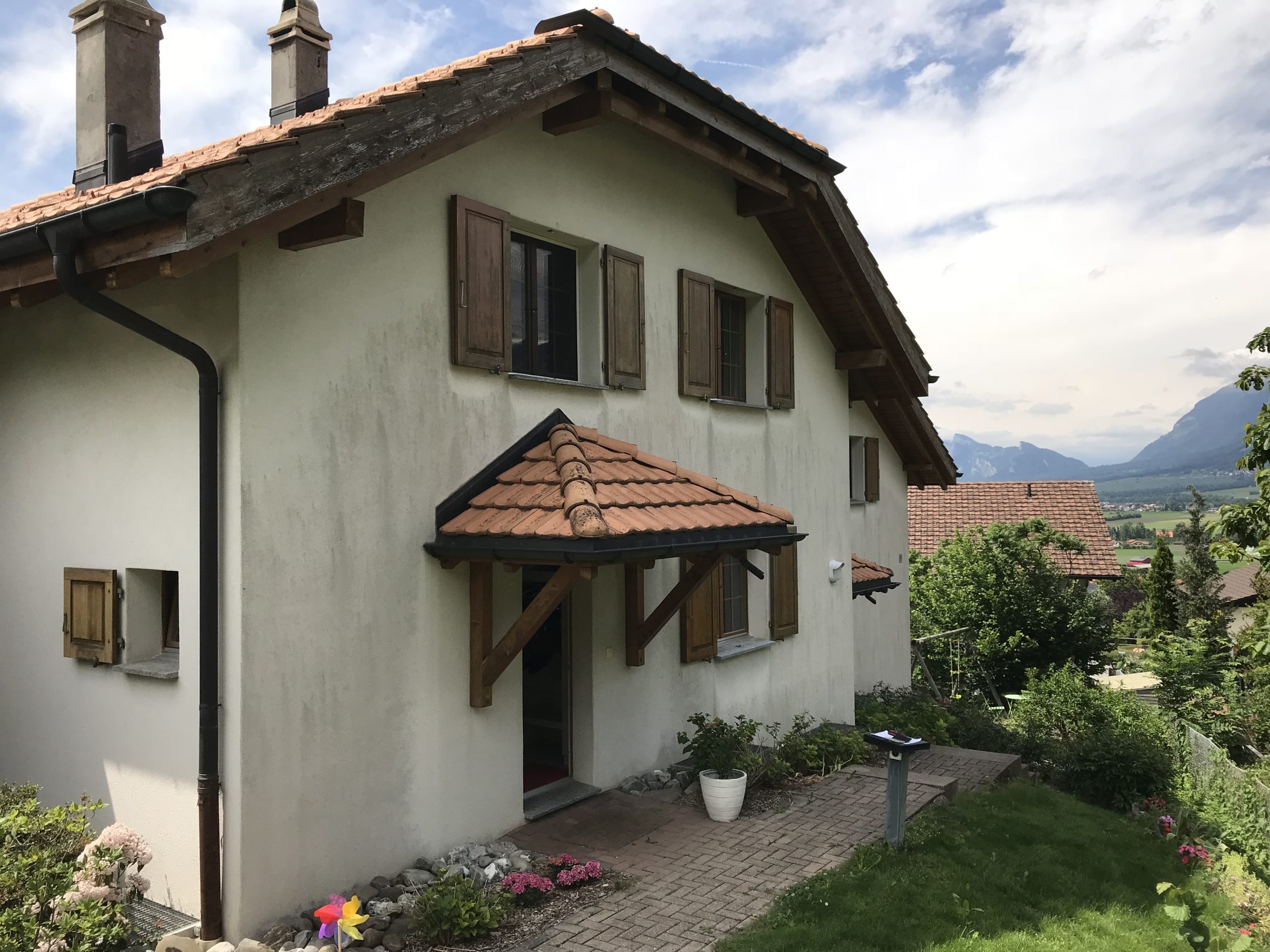 https://www.koster-gs.ch/wp-content/uploads/2023/02/Fassade-Mosca-Igis-vorher-scaled.jpg