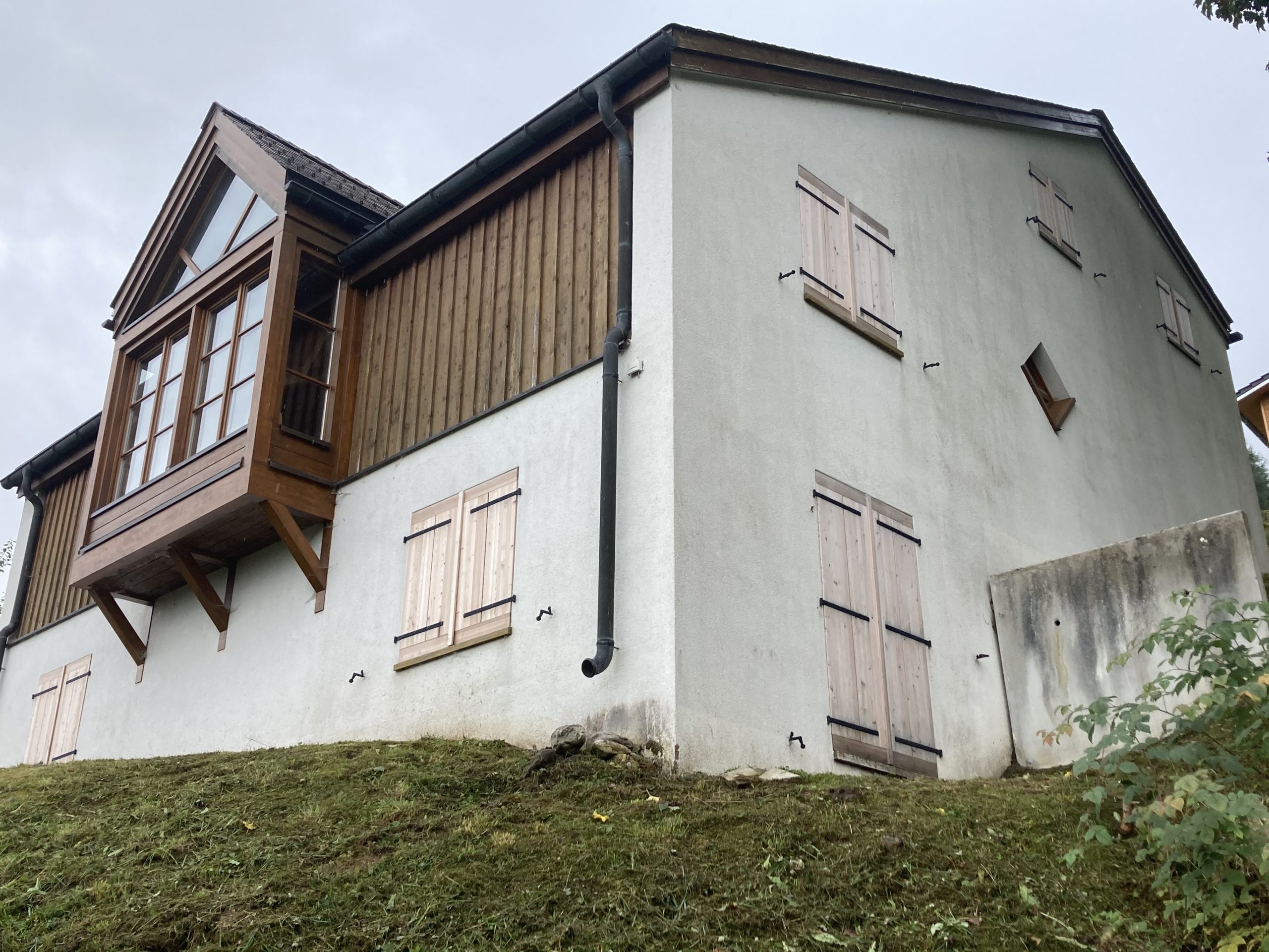 https://www.koster-gs.ch/wp-content/uploads/2023/02/Fassade-Pizol-nachher4-scaled.jpg