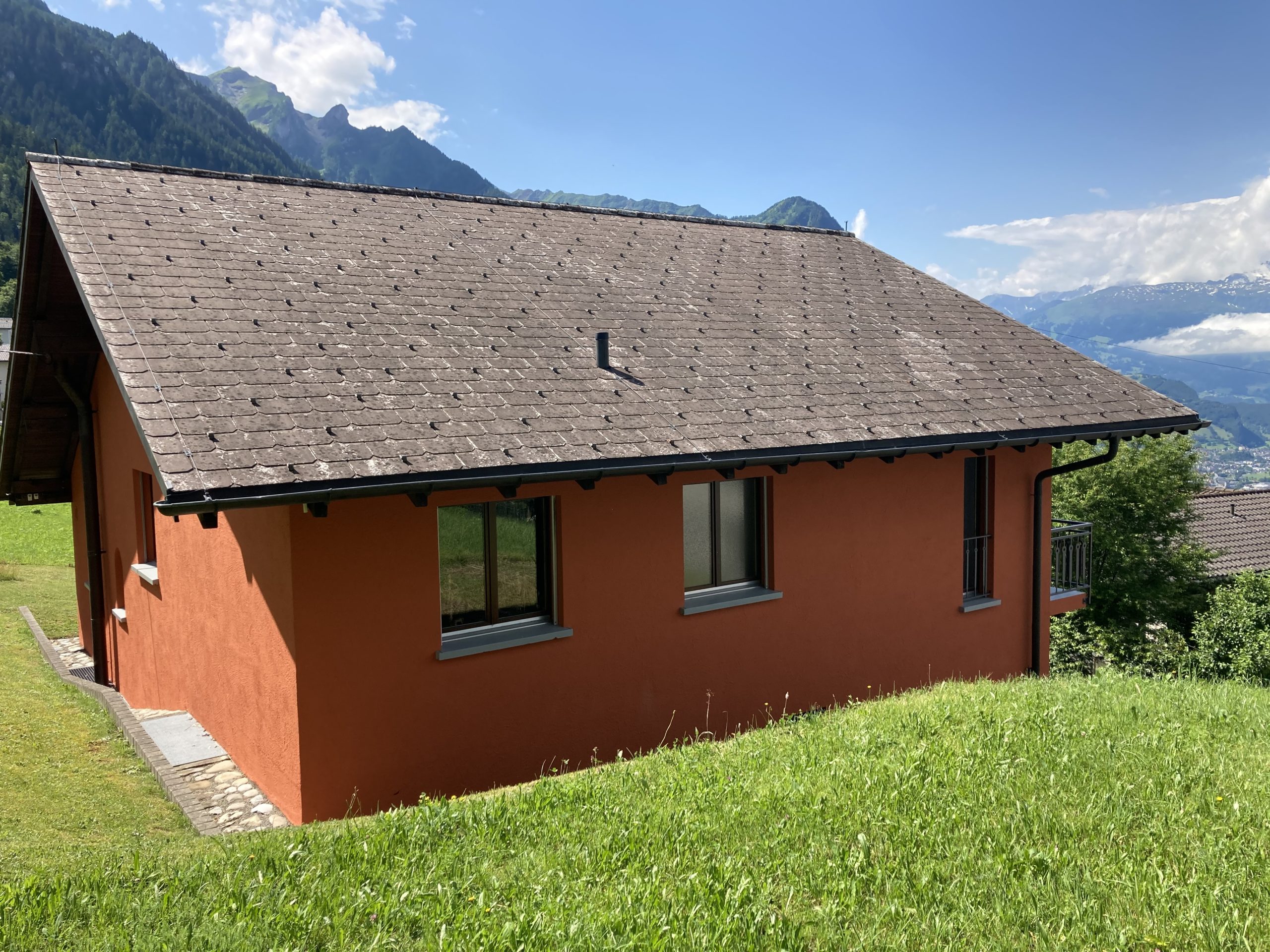 https://www.koster-gs.ch/wp-content/uploads/2023/02/Wegelin-Dach-nachher2-scaled.jpg
