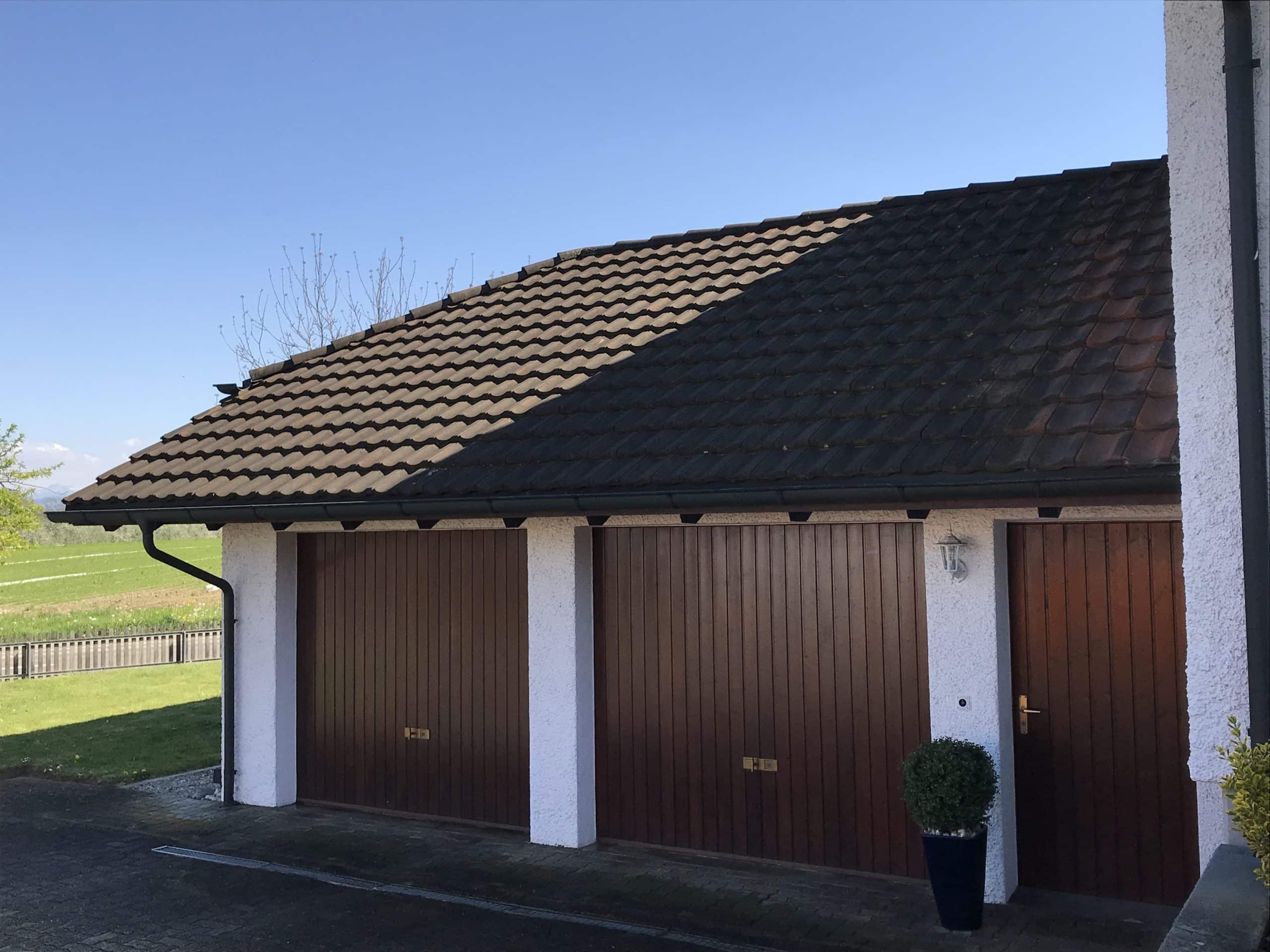 https://www.koster-gs.ch/wp-content/uploads/2023/02/Ziegeldach-Garage-vorher-scaled.jpg