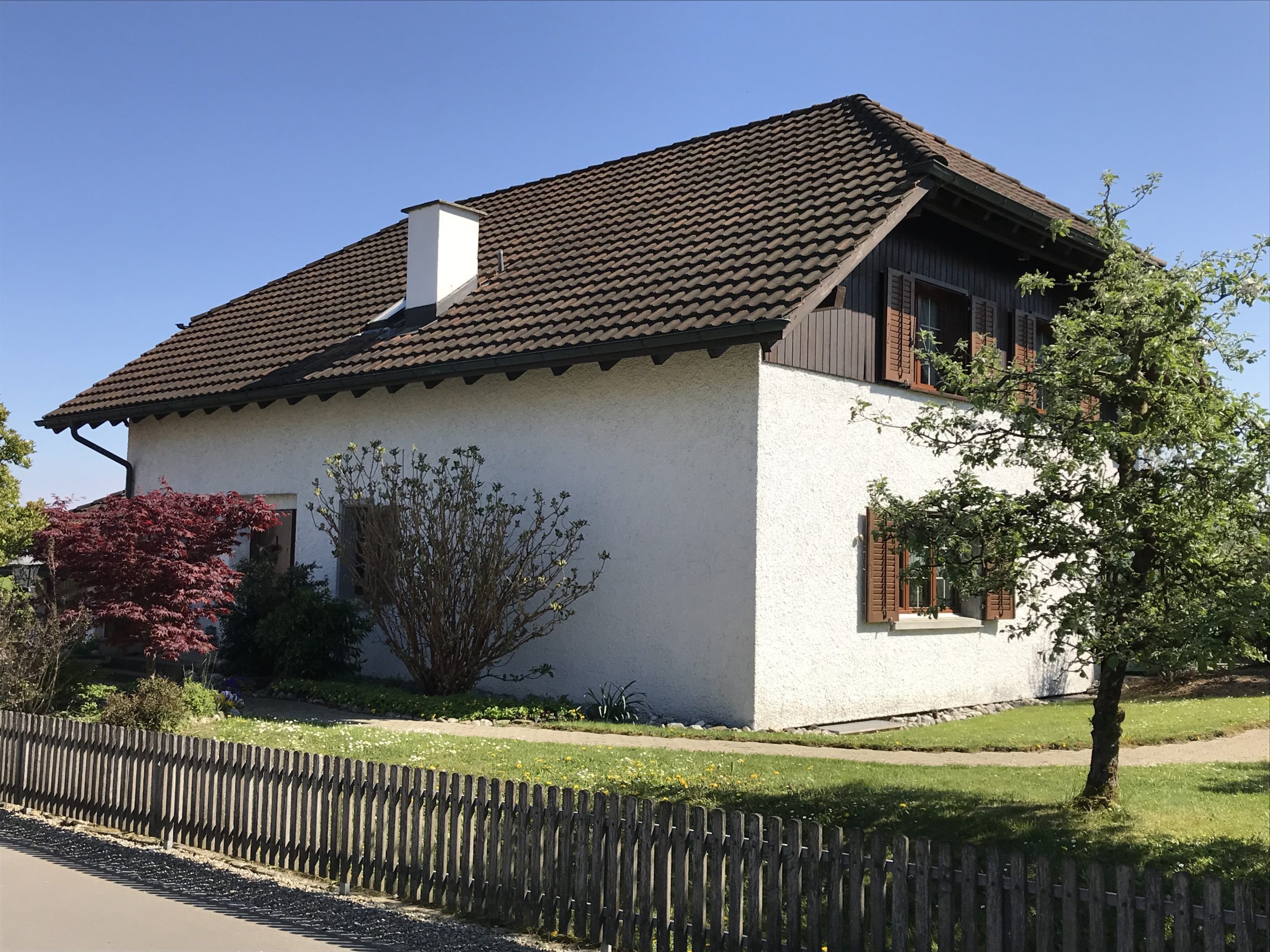 https://www.koster-gs.ch/wp-content/uploads/2023/02/Ziegeldach-Keller-vorher-scaled.jpg