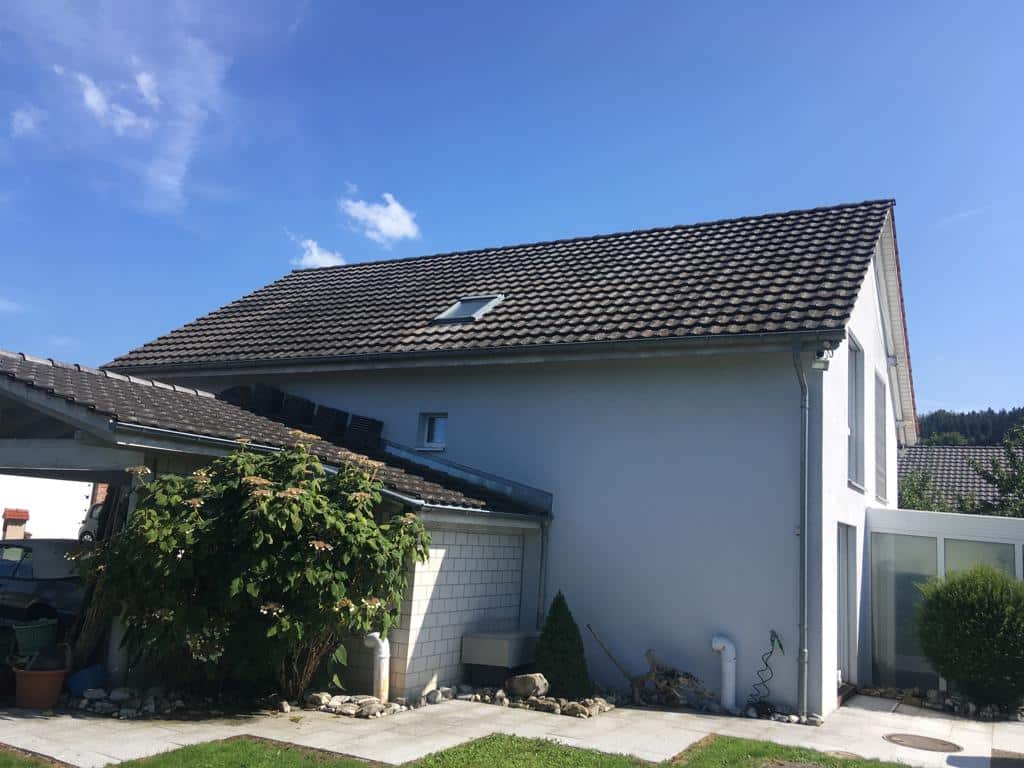 https://www.koster-gs.ch/wp-content/uploads/2023/02/Ziegeldach-grau-Kardolf-vorher.jpg